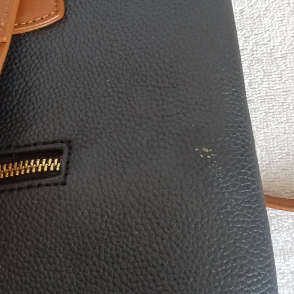 Joy and Iman large purse shell 100 percent leather lining 100 percent polyester - Picture 6 of 6